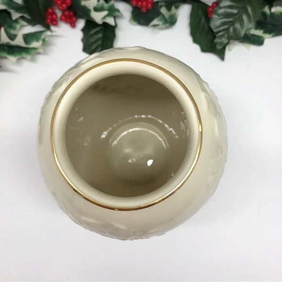 Lenox Ivory Porcelain 7.25”H Vase With Embossed Iris Flowers Good Trim EUC USA - Picture 4 of 9